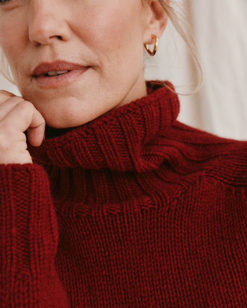 MOLOH Neck Russet Red